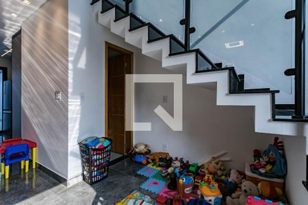 Escada de casa para alugar com 3 quartos, 143m² em Vila Nova Aparecida, Mogi das Cruzes