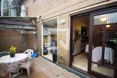 Casa de condomínio para alugar com 175m², 3 quartos e 2 vagasQuintal