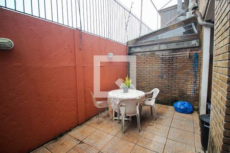 Casa de condomínio para alugar com 175m², 3 quartos e 2 vagasQuintal