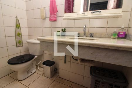 Casa de condomínio para alugar com 175m², 3 quartos e 2 vagasBanheiro Social