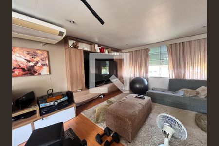 Casa de condomínio à venda com 480m², 5 quartos e 2 vagasSuite 05 / Sala de Cinema