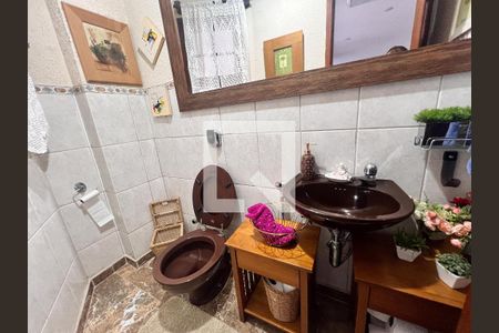 Casa de condomínio à venda com 480m², 5 quartos e 2 vagasLavabo