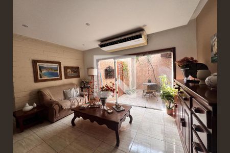 Casa de condomínio à venda com 480m², 5 quartos e 2 vagasSala