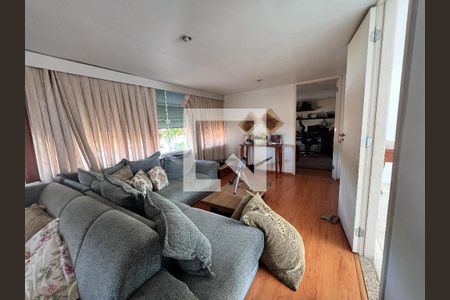 Casa de condomínio à venda com 480m², 5 quartos e 2 vagasSuite 05 / Sala de Cinema