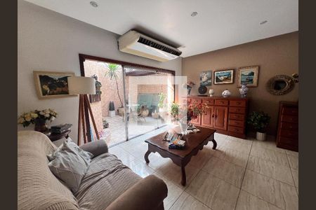 Casa de condomínio à venda com 480m², 5 quartos e 2 vagasSala