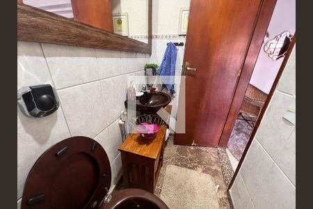 Casa de condomínio à venda com 480m², 5 quartos e 2 vagasLavabo