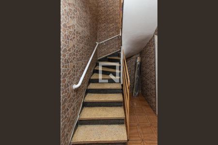 Casa à venda com 116m², 3 quartos e 1 vaga Casa à venda com 116m², 3 quartos e 1 vagaEscada