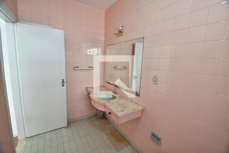 Casa para alugar com 358m², 5 quartos e 4 vagasBanheiro 1