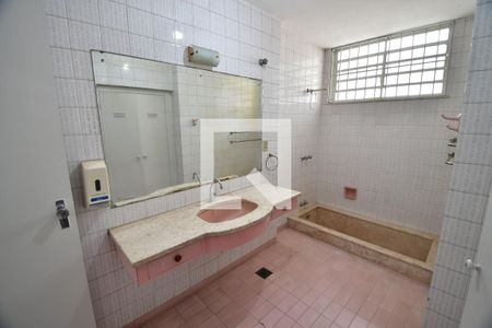 Casa para alugar com 358m², 5 quartos e 4 vagasBanheiro 2