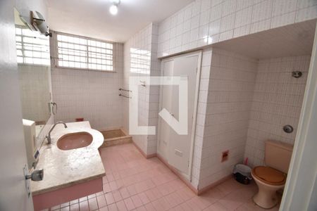 Casa para alugar com 358m², 5 quartos e 4 vagasBanheiro 2