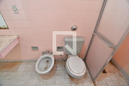 Casa para alugar com 358m², 5 quartos e 4 vagasBanheiro 1