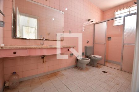 Casa para alugar com 358m², 5 quartos e 4 vagasBanheiro 1