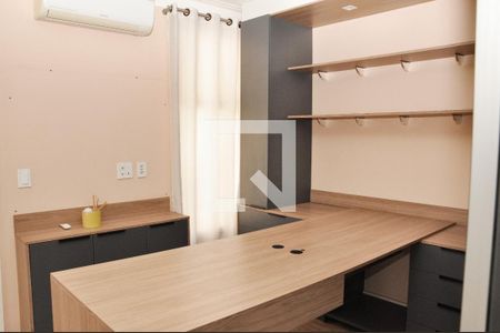 Casa de condomínio para alugar com 177m², 3 quartos e 4 vagasEscritório