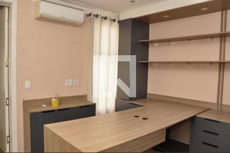 Casa de condomínio para alugar com 177m², 3 quartos e 4 vagasEscritório