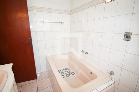 Casa à venda com 177m², 3 quartos e 2 vagas Casa à venda com 177m², 3 quartos e 2 vagasBanheiro 2