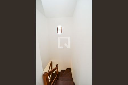 Casa de condomínio à venda com 85m², 2 quartos e 1 vaga Casa de condomínio à venda com 85m², 2 quartos e 1 vagaEscada