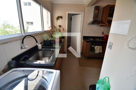 Apartamento à venda com 118m², 3 quartos e 1 vagaÁrea de Serviço