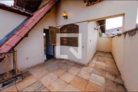 Casa à venda com 290m², 4 quartos e 4 vagasVaranda 2