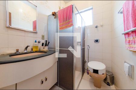 Casa à venda com 290m², 4 quartos e 4 vagasBanheiro suíte 1