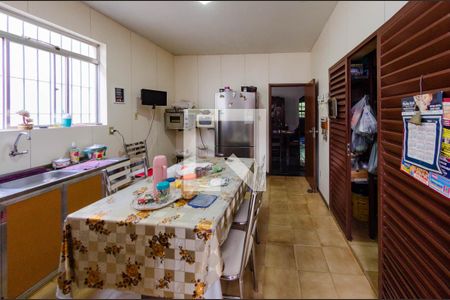 Casa à venda com 290m², 4 quartos e 4 vagasCozinha