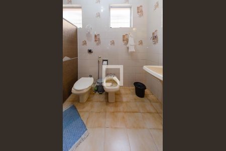 Casa à venda com 290m², 4 quartos e 4 vagasBanheiro 2