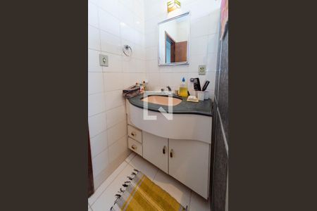 Casa à venda com 290m², 4 quartos e 4 vagasBanheiro suíte 1