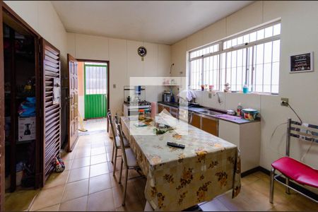 Casa à venda com 290m², 4 quartos e 4 vagasCozinha