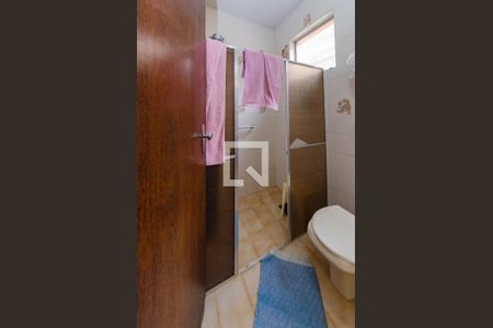 Casa à venda com 290m², 4 quartos e 4 vagasBanheiro 2