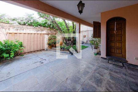 Casa à venda com 290m², 4 quartos e 4 vagasGaragem