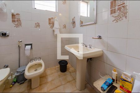 Casa à venda com 290m², 4 quartos e 4 vagasBanheiro 2