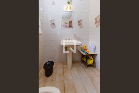 Casa à venda com 290m², 4 quartos e 4 vagasBanheiro 2