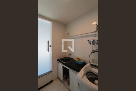 Casa de condomínio à venda com 1m², 3 quartos e 1 vagaArea de Serviço