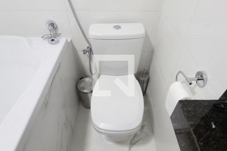 Casa de condomínio à venda com 1m², 3 quartos e 1 vagaBanheiro da Suite 2