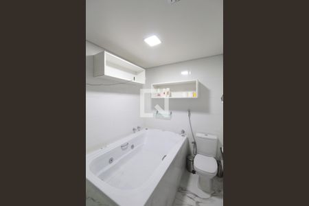 Casa de condomínio à venda com 1m², 3 quartos e 1 vagaBanheiro da Suite 2