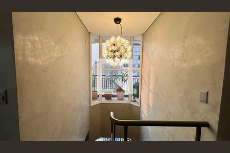 Apartamento para alugar com 235m², 2 quartos e 3 vagas Apartamento para alugar com 235m², 2 quartos e 3 vagasEscada