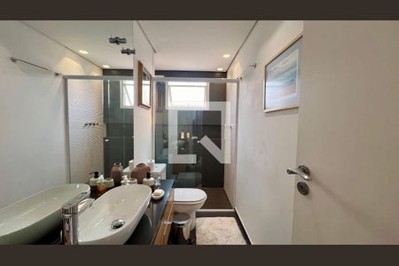 Apartamento para alugar com 235m², 2 quartos e 3 vagas Apartamento para alugar com 235m², 2 quartos e 3 vagasBanheiro da Suíte 2