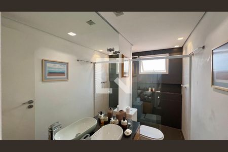 Apartamento para alugar com 235m², 2 quartos e 3 vagas Apartamento para alugar com 235m², 2 quartos e 3 vagasBanheiro da Suíte 2