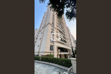 Apartamento para alugar com 235m², 2 quartos e 3 vagas Apartamento para alugar com 235m², 2 quartos e 3 vagasFachada