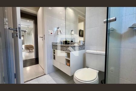 Apartamento para alugar com 235m², 2 quartos e 3 vagas Apartamento para alugar com 235m², 2 quartos e 3 vagasBanheiro da Suíte 1