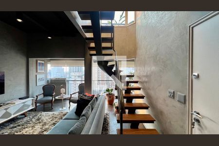 Apartamento para alugar com 235m², 2 quartos e 3 vagas Apartamento para alugar com 235m², 2 quartos e 3 vagasEscada