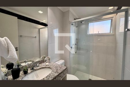 Apartamento para alugar com 235m², 2 quartos e 3 vagas Apartamento para alugar com 235m², 2 quartos e 3 vagasBanheiro da Suíte 1