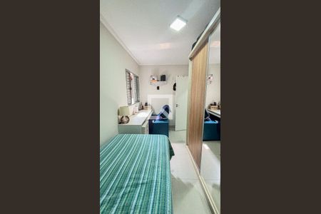 Casa à venda com 80m², 2 quartos e 4 vagas Casa à venda com 80m², 2 quartos e 4 vagasQuarto