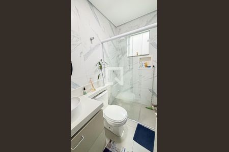 Casa à venda com 80m², 2 quartos e 4 vagas Casa à venda com 80m², 2 quartos e 4 vagasBanheiro