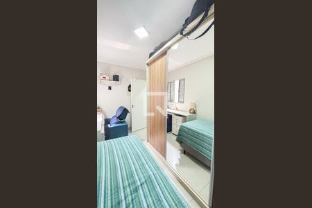 Casa à venda com 80m², 2 quartos e 4 vagas Casa à venda com 80m², 2 quartos e 4 vagasQuarto