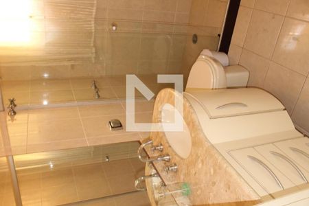 Casa de condomínio para alugar com 650m², 5 quartos e 4 vagasBanheiro Social