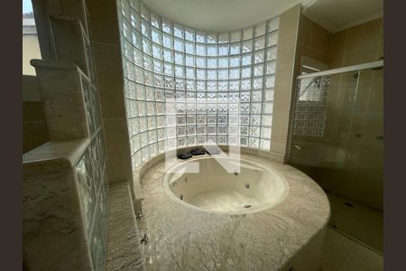 Casa de condomínio para alugar com 650m², 5 quartos e 4 vagasBanheiro da Suíte 1