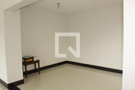 Casa de condomínio para alugar com 650m², 5 quartos e 4 vagasDetalhe da Sala 2