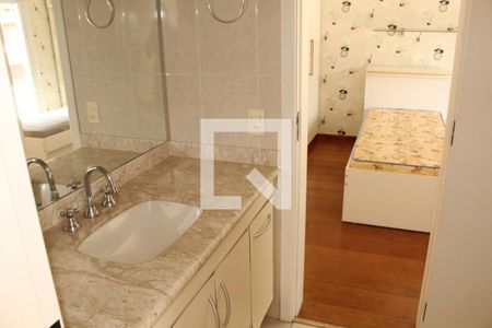 Casa de condomínio para alugar com 650m², 5 quartos e 4 vagasBanheiro da Suíte 5