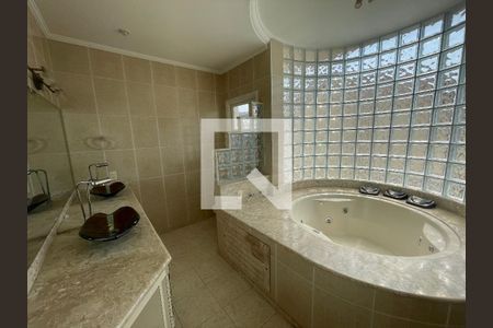 Casa de condomínio para alugar com 650m², 5 quartos e 4 vagasBanheiro da Suíte 1