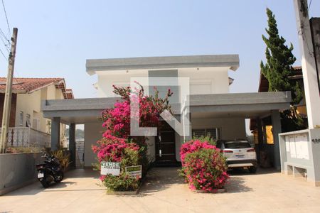 Casa de condomínio para alugar com 650m², 5 quartos e 4 vagasFachada